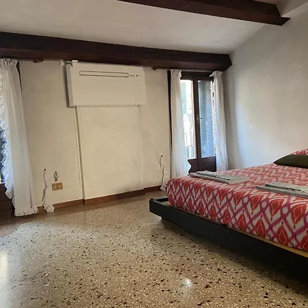 Cosy Apt For 6 Pp Between San Marco And Rialto Bridge