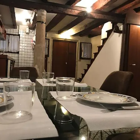 Apartamento Cosy Apt For 6 Pp Between San Marco And Rialto Bridge *