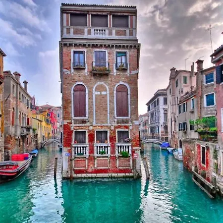 Cosy Apt For 6 Pp Between San Marco And Rialto Bridge Апартаменты *