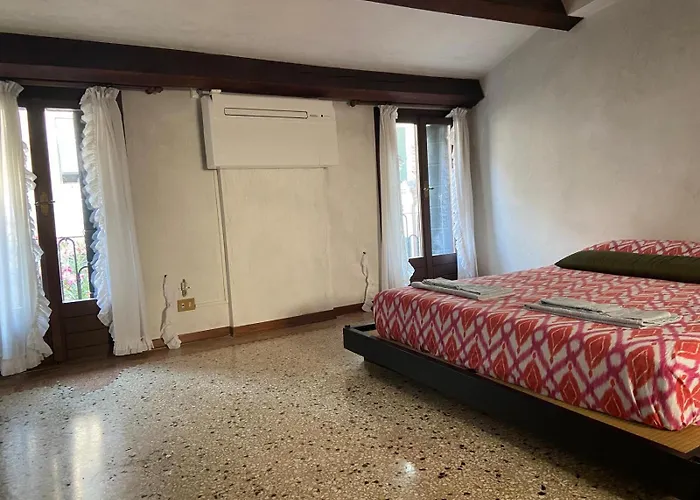 Cosy Apt For 6 Pp Between San Marco And Rialto Bridge
